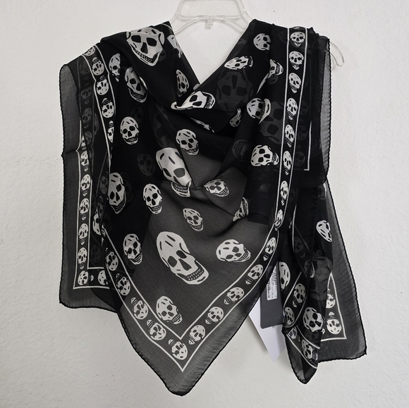 Alexander McQueen Accessories - Alexander McQueen Skull Silk Scarf Black